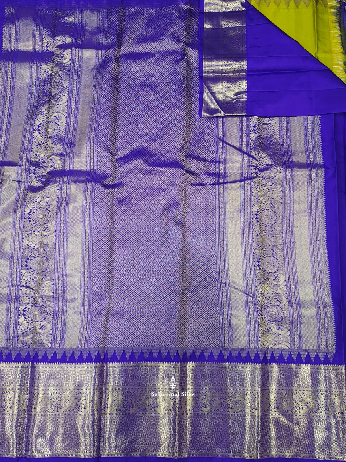 Kanjivaram Parrot Green  Pure Silk Saree With Royal Blue Border